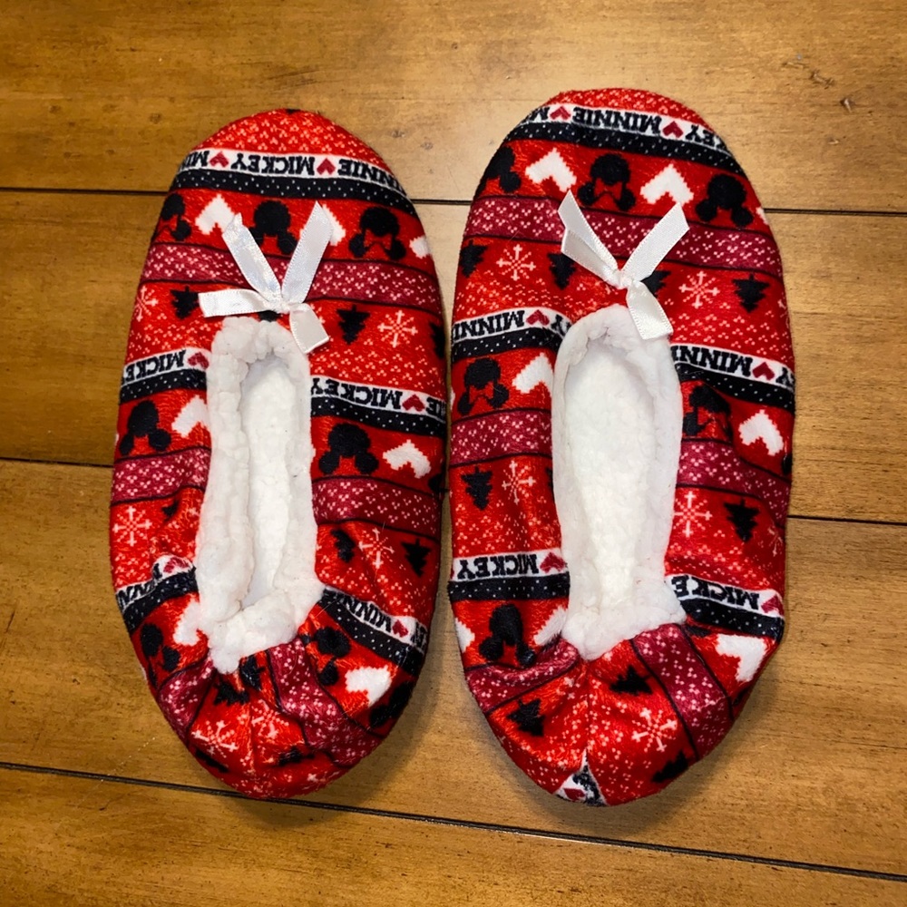 Disney holiday pattern fuzzy slipper socks w/ anti slip grip, one size fits most